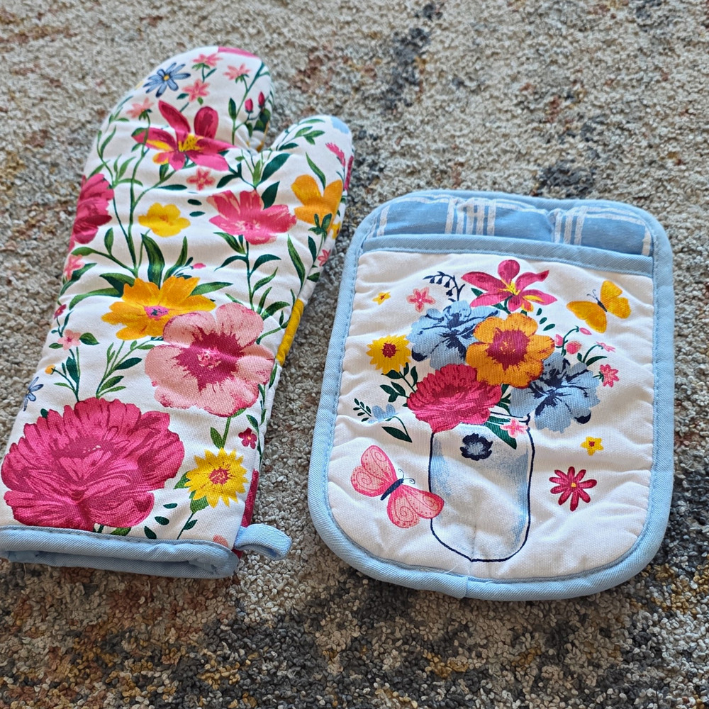 Pioneer Woman Quilted Floral Oven Mitt & Potholder Set 2-Piece Blue Multi